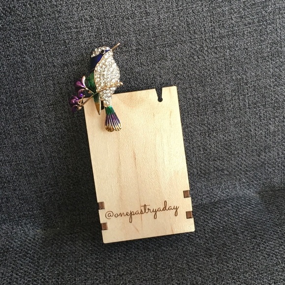 Fashion Rhinestone Hummingbird Brooch, Sparkly, Bling, Gold, Blue - Picture 7 of 17